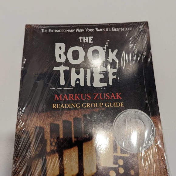 The Book Thief Novel & Reading Group Guide (2005, Paperback) – Markus Zusak - Picture 3 of 11
